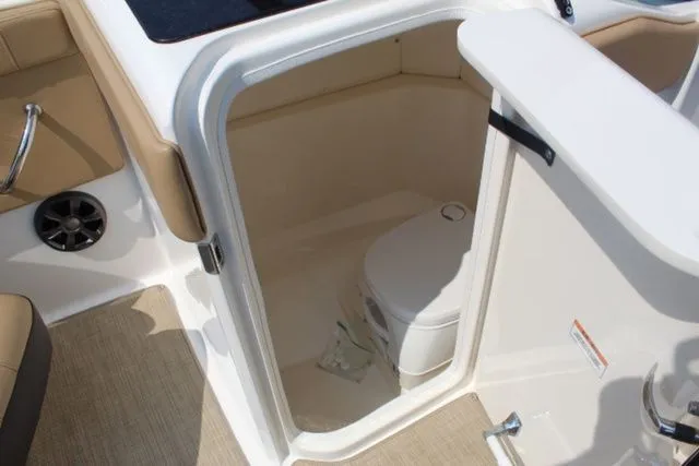 Slide: The Image of Sea Ray SPX 230 Outboard 2019 - 17