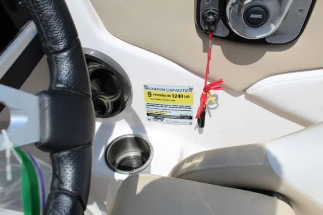 Slide: The Image of Regal 1900 ES Bowrider 2016 - 12