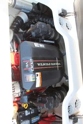 Slide: The Image of Regal 1900 ES Bowrider 2016 - 13