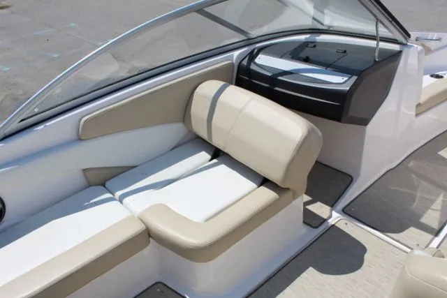 Slide: The Image of Regal 1900 ES Bowrider 2016 - 14