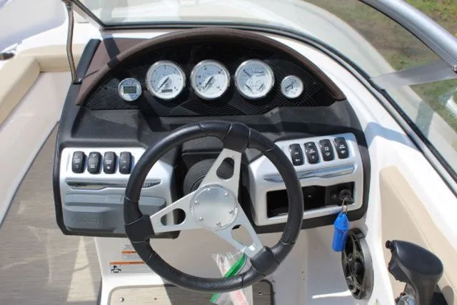 Slide: The Image of Regal 1900 ES Bowrider 2016 - 16