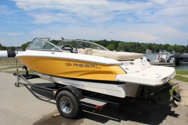 Slide: The Image of Regal 1900 ES Bowrider 2016 - 2