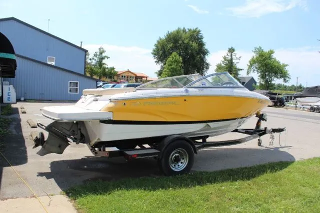 Slide: The Image of Regal 1900 ES Bowrider 2016 - 4