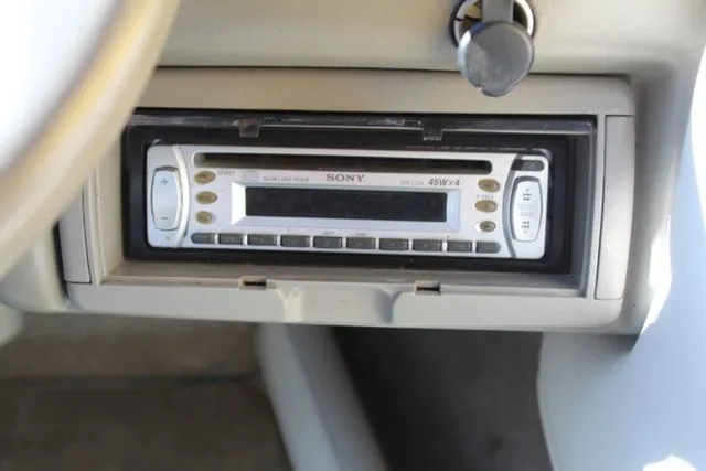 Slide: The Image of Crownline Boats 202 BR 2002 - 15