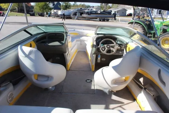 Slide: The Image of Crownline Boats 202 BR 2002 - 6