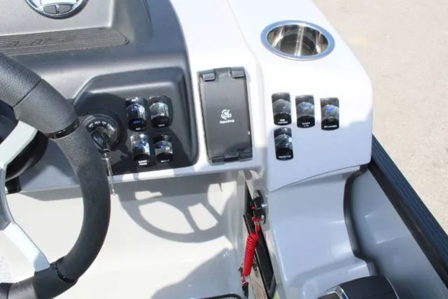 Slide: The Image of Harris Cruiser 230 SLDH 2PC 2025 - 15