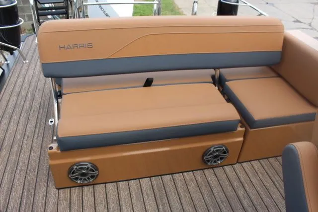 Slide: The Image of Harris Grand Mariner 250 SLDH 2025 - 13