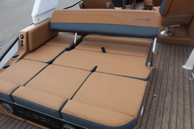 Slide: The Image of Harris Grand Mariner 250 SLDH 2025 - 14