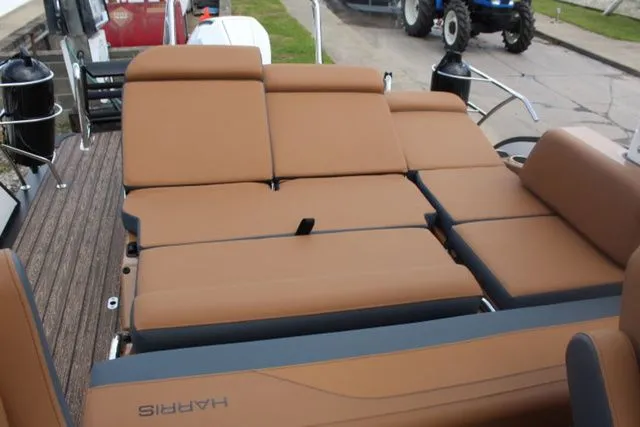 Slide: The Image of Harris Grand Mariner 250 SLDH 2025 - 15