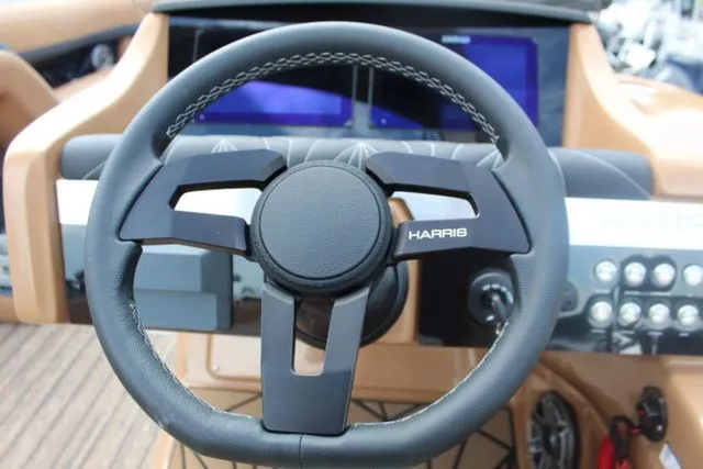 Slide: The Image of Harris Grand Mariner 250 SLDH 2025 - 17