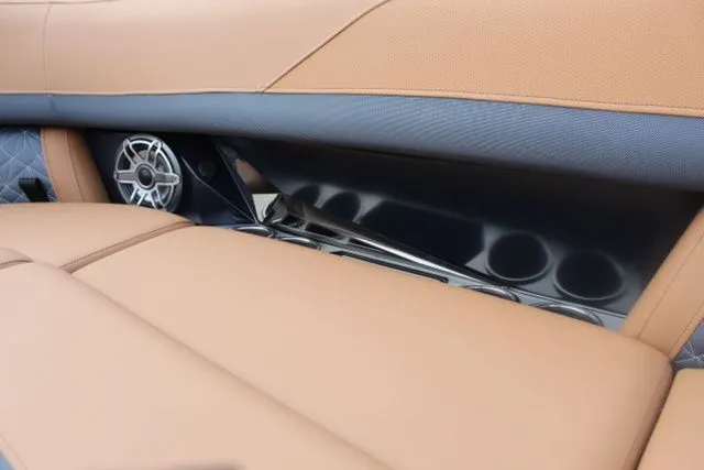 Slide: The Image of Harris Grand Mariner 250 SLDH 2025 - 23