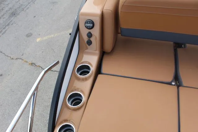 Slide: The Image of Harris Grand Mariner 250 SLDH 2025 - 25