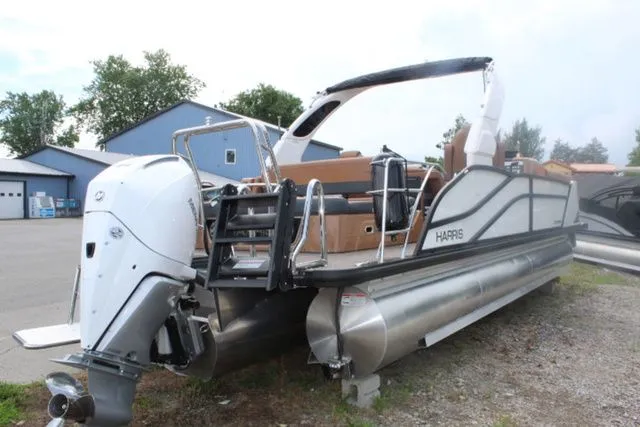 Slide: The Image of Harris Grand Mariner 250 SLDH 2025 - 4