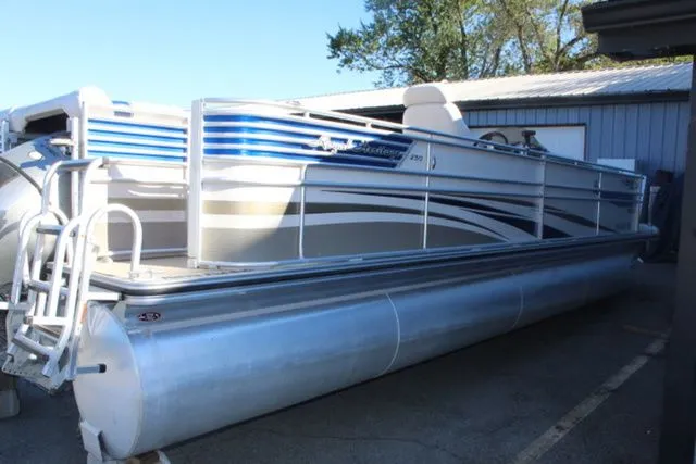 Slide: The Image of Harris 250 Royal Heritage 2007 - 4