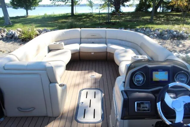 Slide: The Image of Coach Pontoons 250 RE Tripletoon 2017 - 10