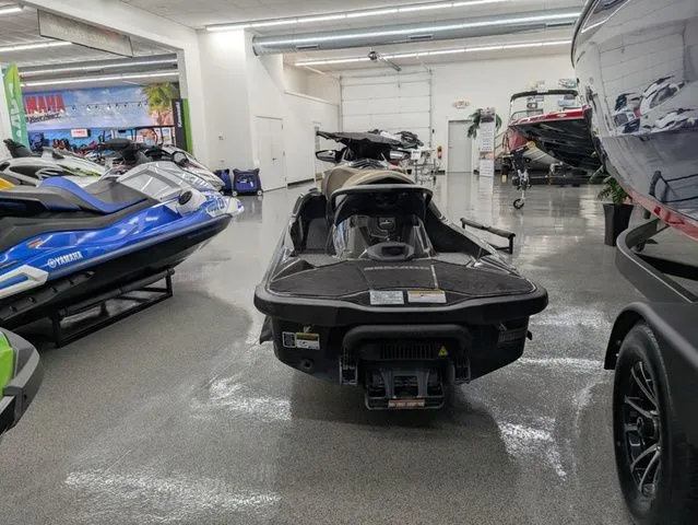 Slide: The Image of Sea-Doo GTX 2017 - 4