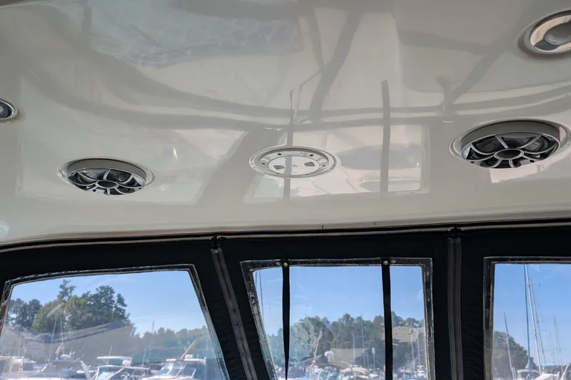 Slide: The Image of Sea Ray 310 SUNDANCER 2012 - 10