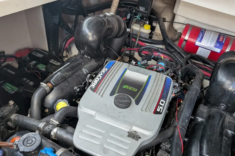 Slide: The Image of Sea Ray 310 SUNDANCER 2012 - 21