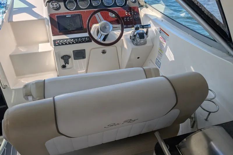 Slide: The Image of Sea Ray 310 SUNDANCER 2012 - 4