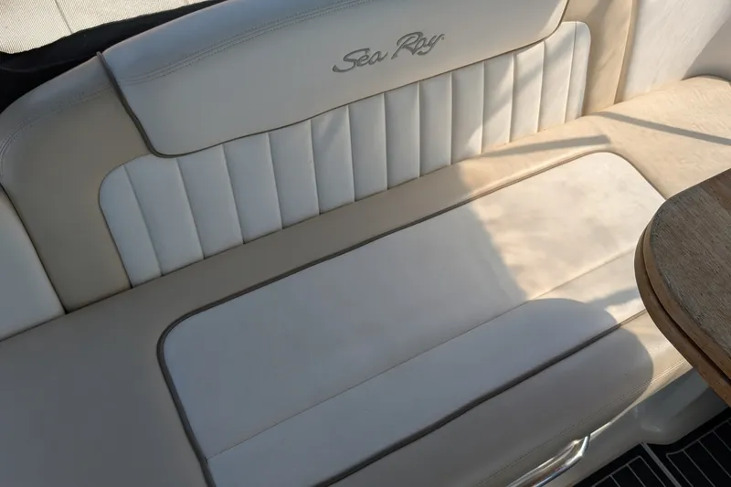 Slide: The Image of Sea Ray 310 SUNDANCER 2012 - 5