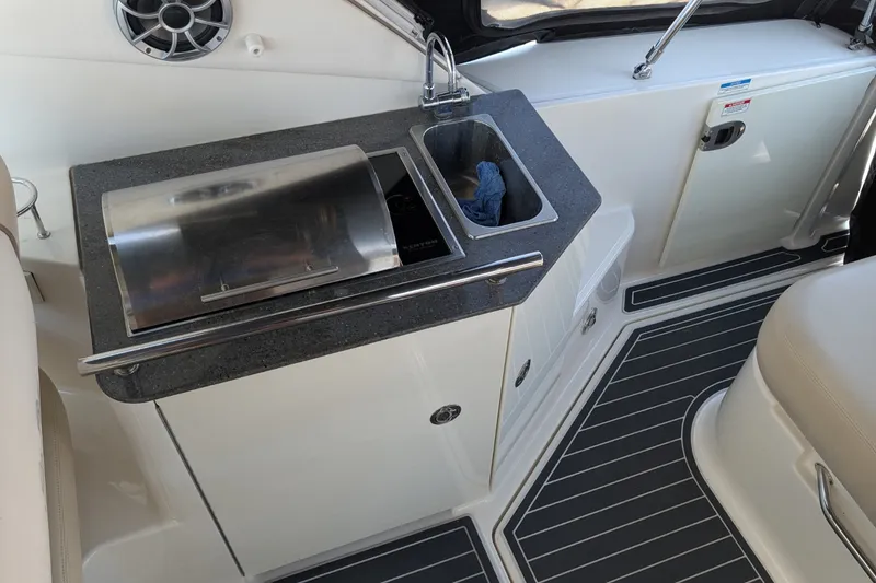 Slide: The Image of Sea Ray 310 SUNDANCER 2012 - 7