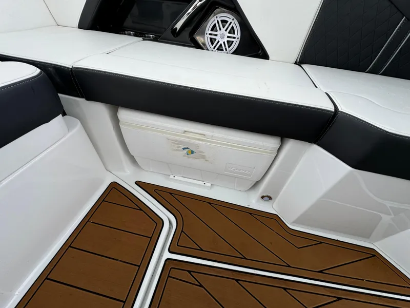 Slide: The Image of 2022 Monterey 258 Super Sport boat interior with cushioned seating and teak-style flooring. - 44