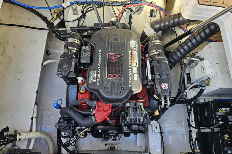 Slide: The Image of Volvo Penta engine in 2008 Four Winns V258 boat, detailed view. - 92