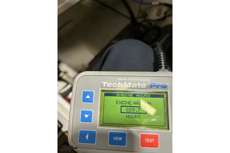 Slide: The Image of TechMate Pro displaying 229.7 engine hours for 2008 Four Winns V258 boat. - 96