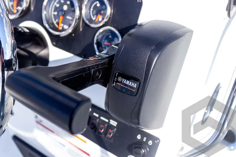Slide: The Image of Close-up of Yamaha throttle control on 2026 G3 Bay 20 boat dashboard. - 33