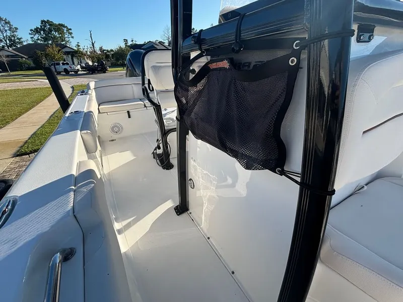 Slide: The Image of Sea Hunt Ultra 229 CC 2022 - 14