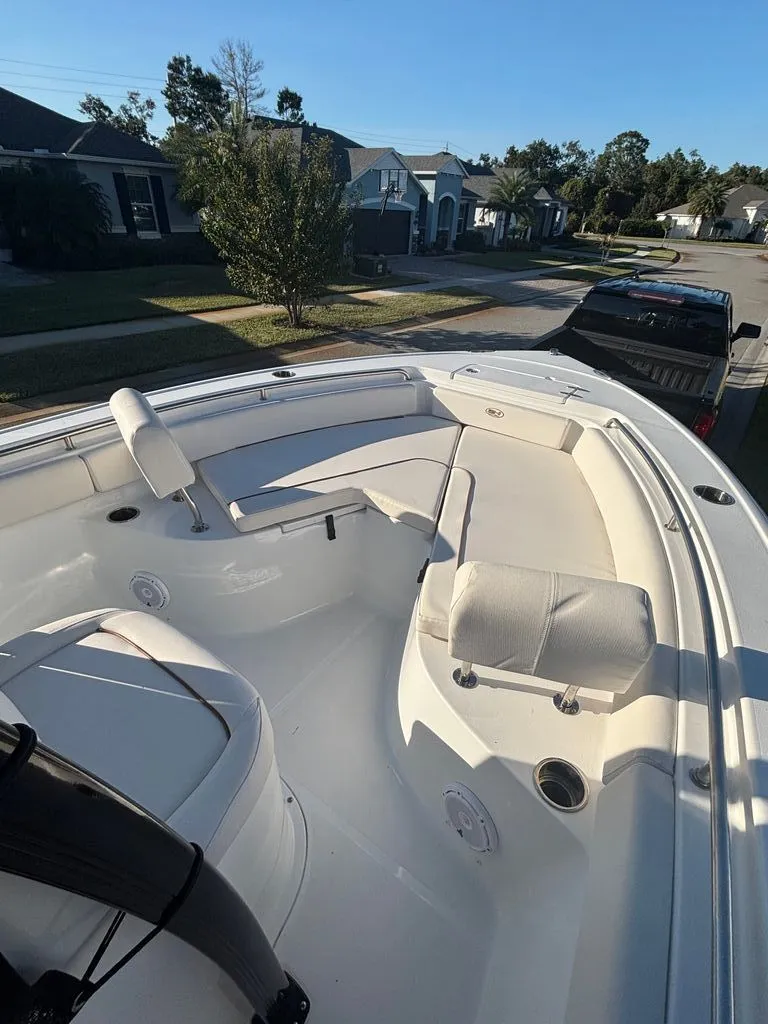 Slide: The Image of Sea Hunt Ultra 229 CC 2022 - 15