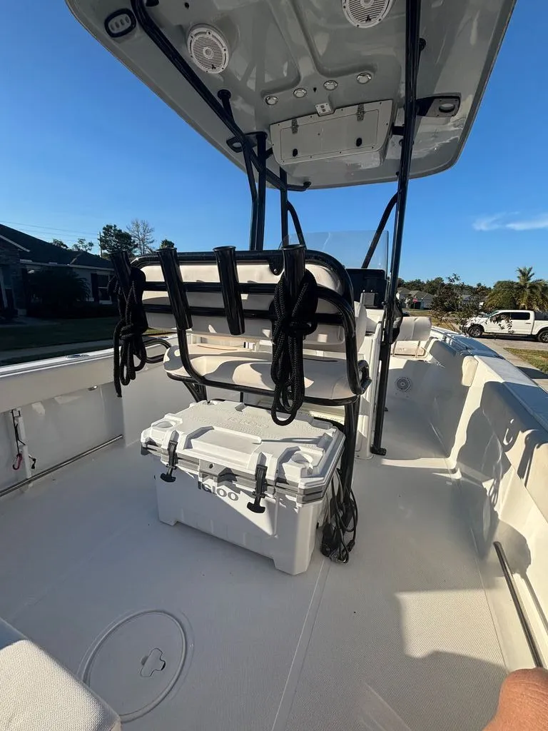 Slide: The Image of Sea Hunt Ultra 229 CC 2022 - 16