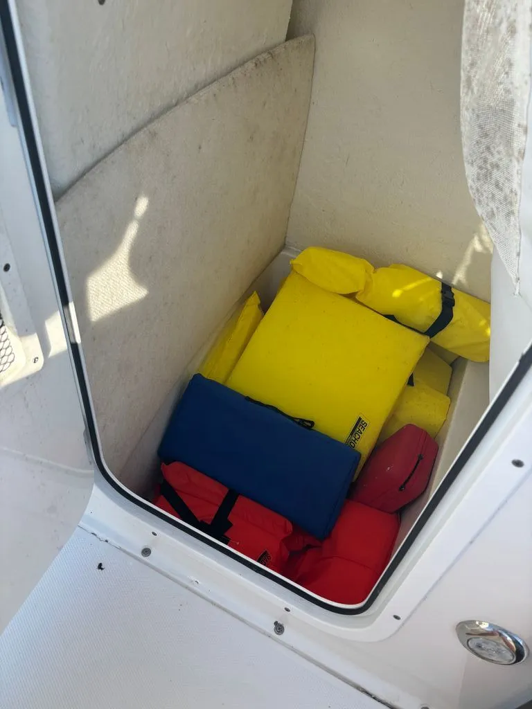 Slide: The Image of Sea Hunt Ultra 229 CC 2022 - 18