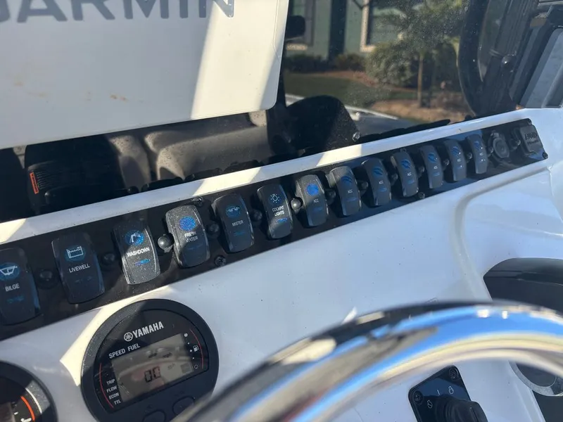 Slide: The Image of Sea Hunt Ultra 229 CC 2022 - 20