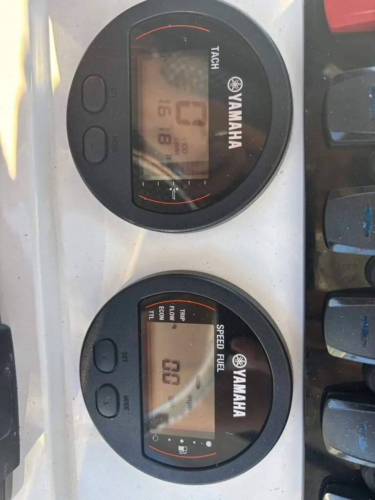 Slide: The Image of Sea Hunt Ultra 229 CC 2022 - 21