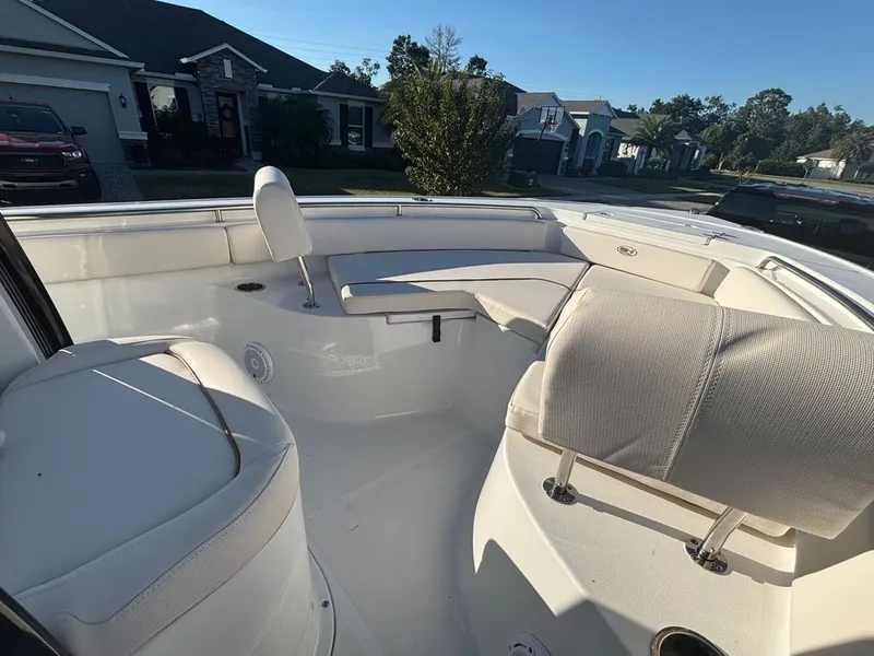 Slide: The Image of Sea Hunt Ultra 229 CC 2022 - 3