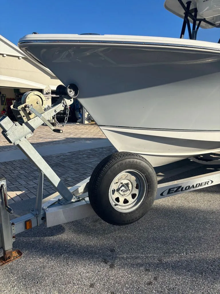 Slide: The Image of Sea Hunt Ultra 229 CC 2022 - 4