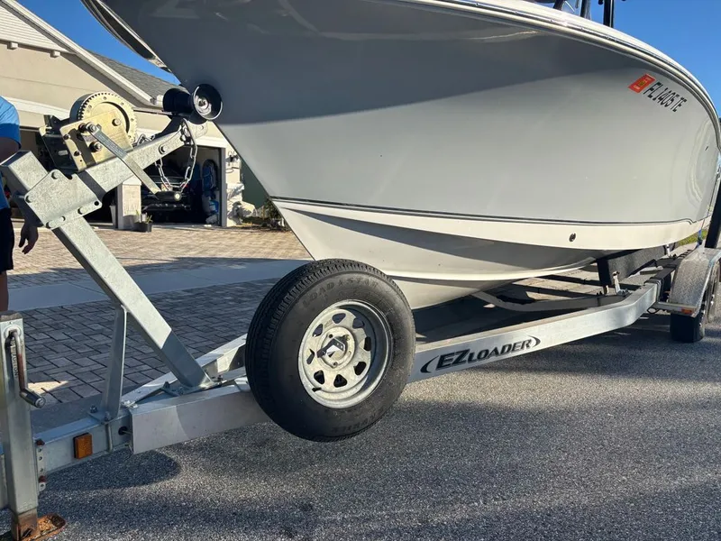 Slide: The Image of Sea Hunt Ultra 229 CC 2022 - 5