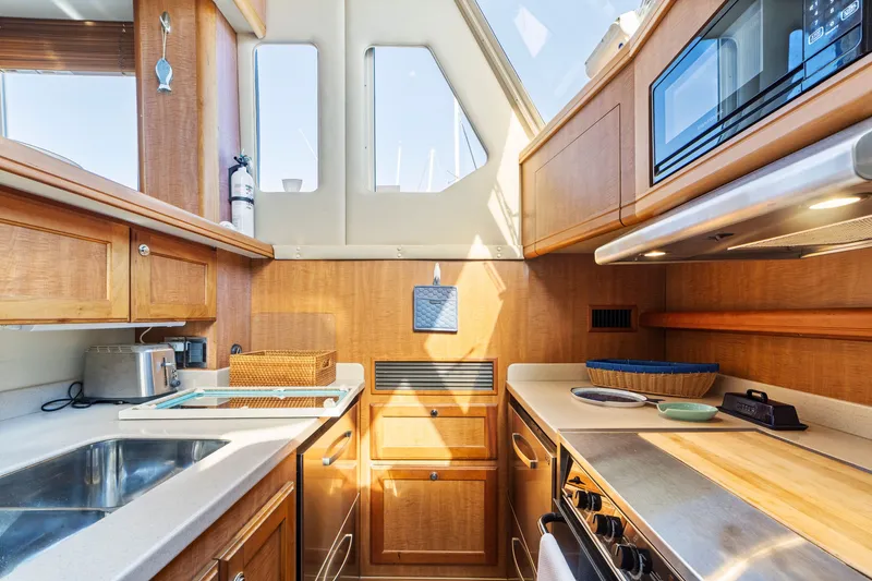 Slide: The Image of Mainship 43 Sedan Trawler 2007 - 25