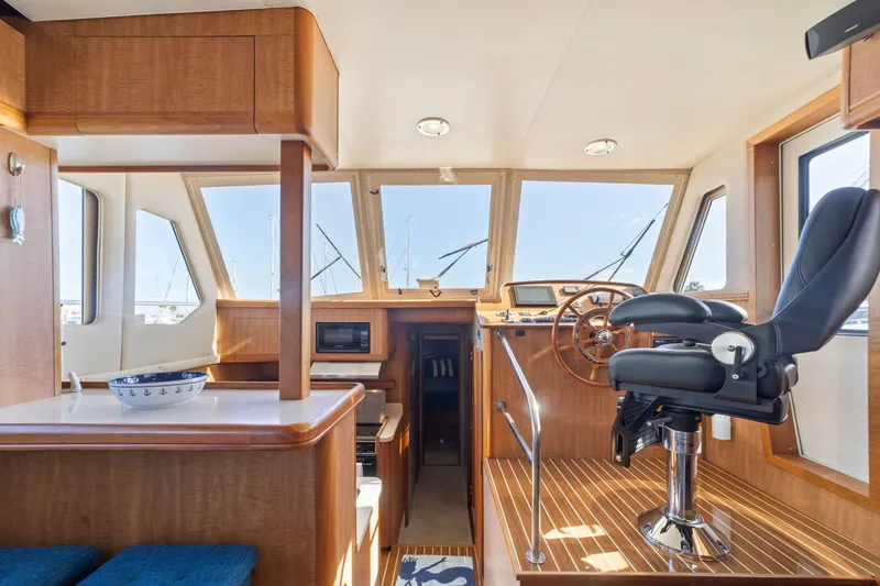 Slide: The Image of Mainship 43 Sedan Trawler 2007 - 33