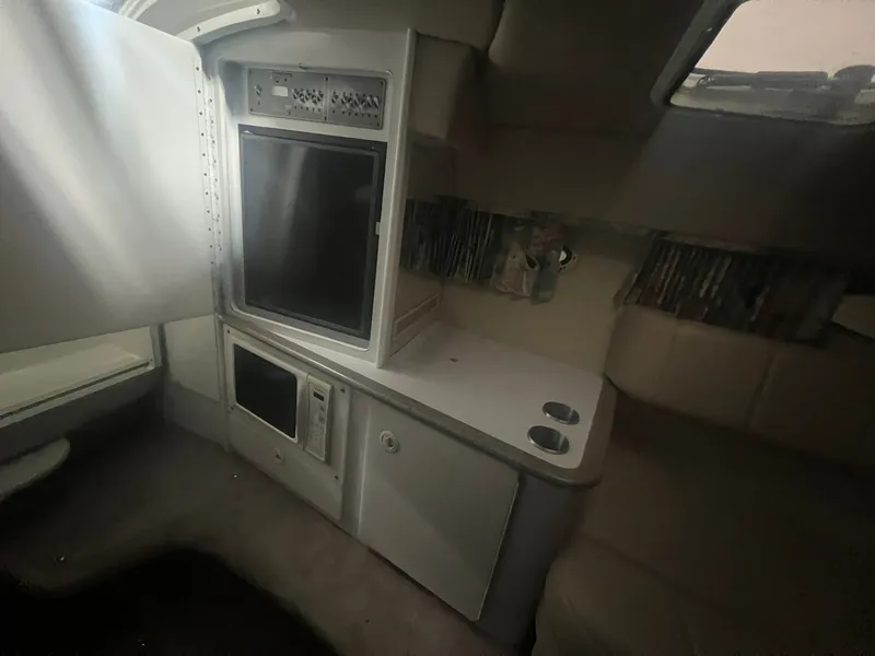 Slide: The Image of 1998 Formula 330 Sun Sport 23 - 23