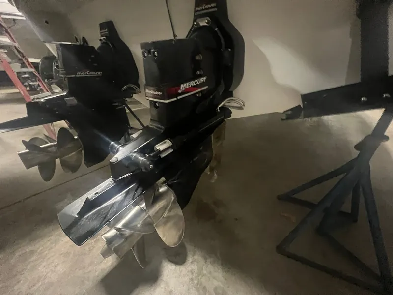 Slide: The Image of 1998 Formula 330 Sun Sport 9 - 9