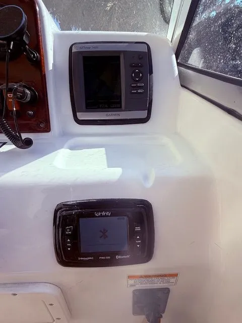 Slide: The Image of Sea Hunt Escape 207 LE 2011 - 15