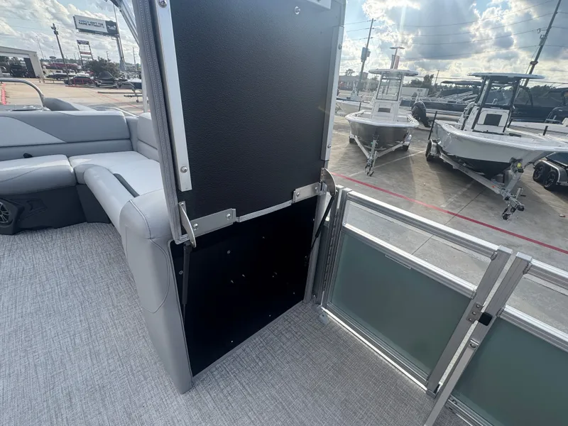 Slide: The Image of Avalon Venture 85 Quad Fish - 21' 2026 - 31