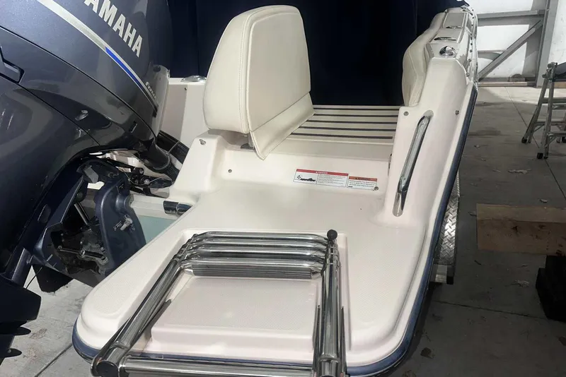 Slide: The Image of 2021 Grady-White Fisherman 216 boat with Yamaha engine and foldable swim ladder. - 10