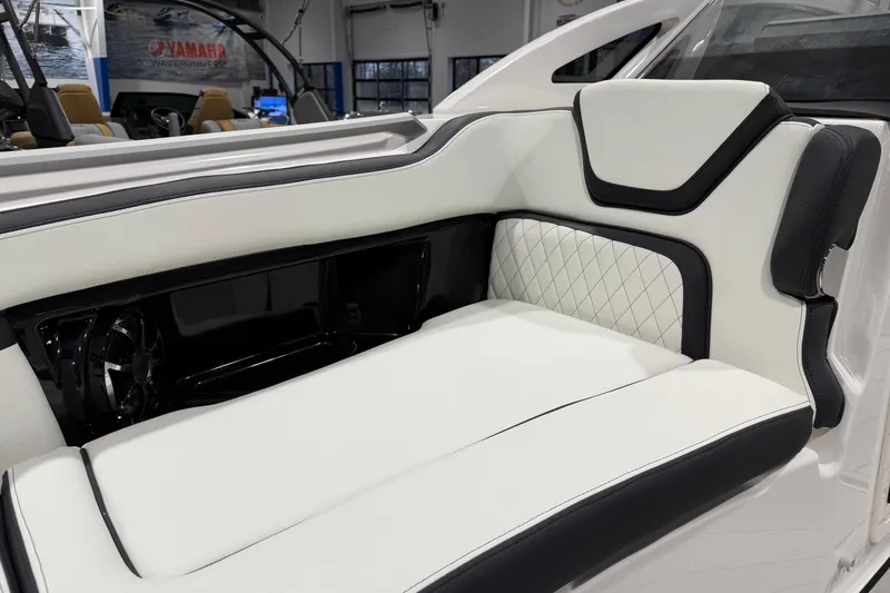 Slide: The Image of 2025 Yamaha Boats 275SE interior with luxurious white and black seating. - 9