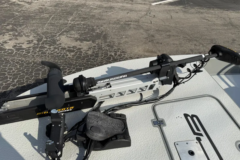 Slide: The Image of 2018 SCB Stingray boat with Minn Kota Ultrex trolling motor and Humminbird equipment on deck. - 42