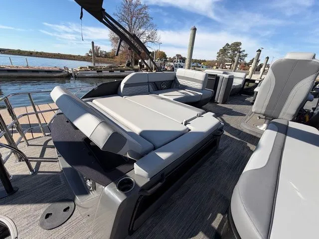 Slide: The Image of Godfrey Monaco 235 SFL Tritoon - Yamaha 300 2026 - 7