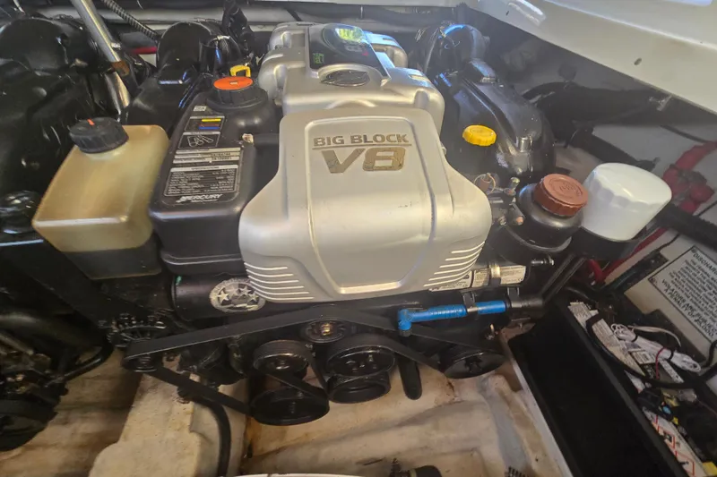 Slide: The Image of Engine compartment of a 2013 Formula 310 Sun Sport with Big Block V8 engine. - 21