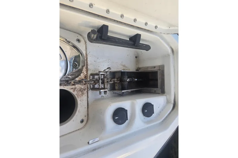 Slide: The Image of 2013 Formula 310 Sun Sport boat anchor chain mechanism and controls. - 37